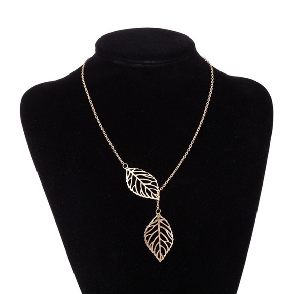 Double Leaf Delicate 🍃 Gold Necklace - Picture 6 of 8